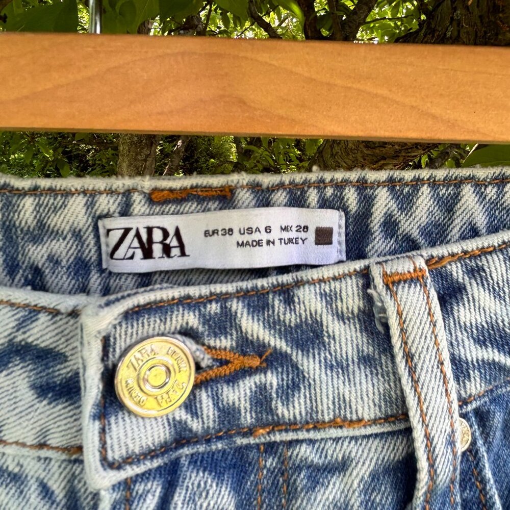 ZARA High-Rise Straight-Leg Jeans – Light Acid Wash - Picture 2 of 4